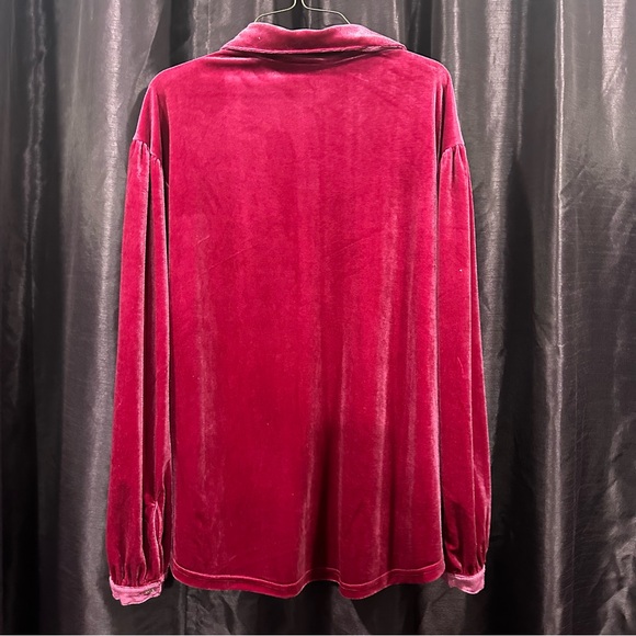 NEW Turquoise Haven pink velvet top Sz M. - Picture 4 of 4